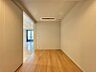 洋室：使いやすさを追求した設計で、収納効率も高く、衣類や身の回りの品をスマートに整理できる心地よいプライベート空間です。