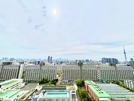 都会の景色を望...