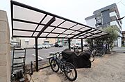 屋根付きの駐輪場あり♪