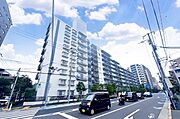 西葛西駅徒歩7分の好立地に佇む総戸数119戸の大規模マンションです♪