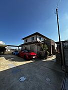風格あるタイル外壁と瓦屋根。時を経ても色褪せにくい美しさと、高い耐久性を兼ね備えた邸宅。※居住中ですが、内覧可能です。