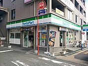 ファミリーマート 豊津駅前店 137m
