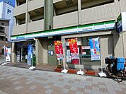 ファミリーマート西三国四丁目店 829m