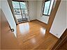 室内：二階南西側洋室の写真です。