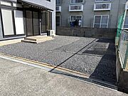駐車場は南側並列2台分。