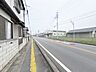 外観：前面道路は旧国道6号（現、県道上三坂小野線）です。