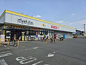 マツモトキヨシ三鷹新川店 徒歩8分。 610m
