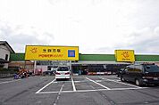 スーパー「パワーマート新町店まで931m」