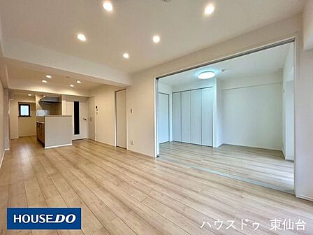 リビングは15.6帖♪きれいなI型のリビングは目線が奥に抜けますのでさらに広く見えます