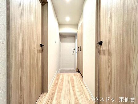 玄関から室内への動線がスムーズで、毎日の出入りが快適。