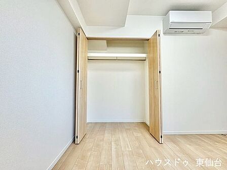開け閉めしやすい両開き扉で、忙しい朝もスムーズに