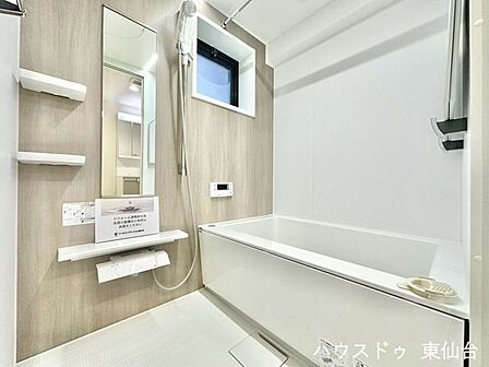 広々ゆったりとしたバスタブで一日の疲れも癒されます。