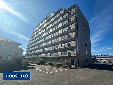 水回り設備を含む新規リノベーション済で、室内は新築のような仕上がりです。生活利便性の高い住環境です。