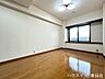 寝室：一日の疲れを癒す寝室は、落ちつきのある内装とゆとりある広さが魅力