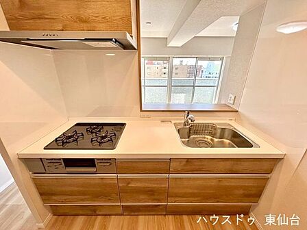 モノの出し入れがしやすいスライド式の収納を採用しています♪