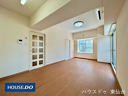 広がりのあるLDKは家族が自然と集まるくつろぎ空間。
