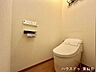 トイレ：トイレはシンプルタンクレストイレでお掃除も楽々です！