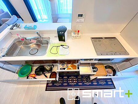 ~IHクッキングヒーター~ ・IHは火事のリスク低減に加え、上昇気流が発生しないため換気扇が汚れづらいなどメリット沢山なんです。 ・詳細は担当までお問合せ下さいませ。