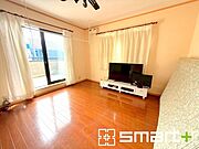 ～2面採光の明るいお部屋～ ・洋室は2面採光とする事で穏やかな陽の入る明るい空間となっております。 ・くつろぎのプライベート時間を明るい空間で穏やかにお過ごしいただけます。 