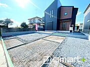 ～ゆとりあるカースペース～ ・セカンドカーや来客時にも困らないカースペースは並列駐車可能でお車の出し入れもラクラク。 ・カーポートなどのオプションもお気軽にご相談くださいませ。
