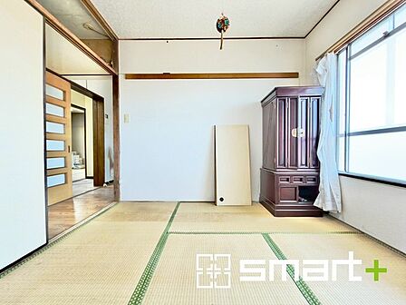~「和みの部屋」和室~ ・ゴロンと寝転がったり、お子様のいるご家庭ではお子様を寝かしつけたり、などご活用いただける和室をご用意。