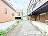 外観：～閑静な住宅街の立地～ ・周辺は閑静な住宅街となっておりますので、静かな暮らしをご実現いただけます。 ・前面道路の交通量も多くないので、小さなお子様がいるご家庭でもご安心ですね。 