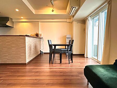 足元から部屋全体を温める床暖房付きリビングダイニング