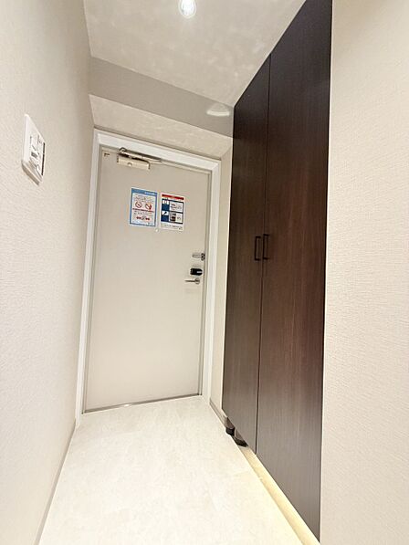 玄関にはシューズボックスもつき収納充実!