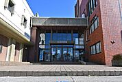 白岡市中央公民館★館内ではWi-Fiが利用可能★調理実習室や講堂などの施設が整っています。館内にはおむつ交換台が設置された身障者トイレがあり、小さなお子様連れの方にもご利用いただけます。 560m