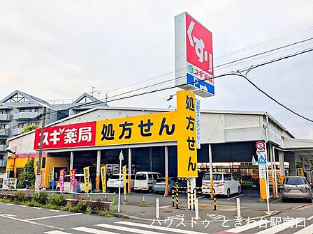 スギドラッグ 板橋店医薬品や日用品が揃うドラッグストア。処方せん受付もあり、日常の買い物や急な体調不良時にも便利です。 580m