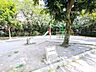 周辺：徳丸区立徳石通り南広場「徳石通り南広場」は、大きな樹木が日陰を作る緑豊かな遊び場です。ブランコやすべり台、ジャングルジム、そして珍しいコンクリート製の造形遊具があり、子供たちの憩いの場となっており…