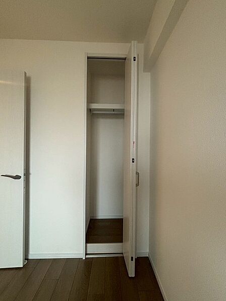 無駄のないすっきりとした佇まいが、日々の暮らしに心地よい調和とゆとりをもたらします。