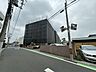 外観：落ち着いた住宅街の風景に溶け込み、新たな装いへと生まれ変わる静かな佇まいが印象的です。