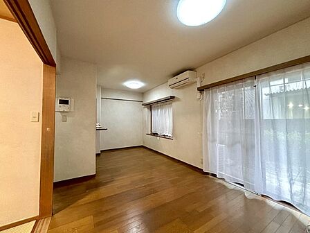 ダイニング 奥行きを感じさせる落ち着いた佇まいで、心地よい静けさと穏やかな時間を過ごせる空間です。