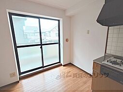 近鉄けいはんな線 荒本駅 徒歩19分の賃貸アパート 3階3DKのリビング/ダイニング