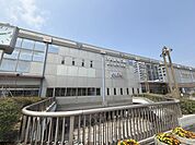 川西能勢口駅まで1200メートル