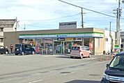 ファミリーマート松阪かわいまち店 591m