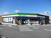 ファミリーマート松阪駅部田店 698m