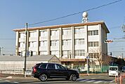 松阪市立てい水小学校 379m