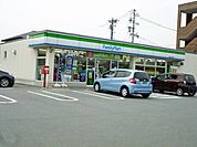 ファミリーマート嬉野中川新町店 331m