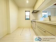 ご夫婦やご家族で並んでお料理ができるよう十分なスペースを確保しました。