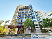 全325戸を優しく包み込む気品高い風格の佇まい。日々の暮らしに彩りを与えてくれるよう、しっかりと整備された緑も配し、居住者様の温もりある暮らしを支えます。
