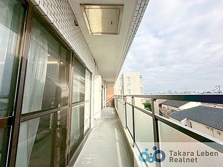 明るく風通しの良いバルコニーは、室内に心地よい空気を取り入れる大切な役割を果たします。