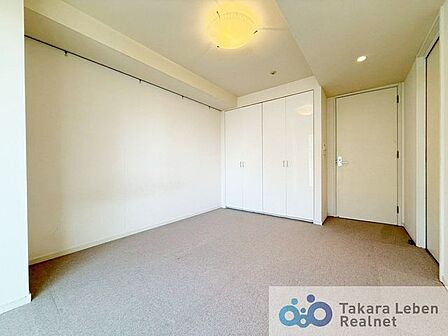 リビングから離れたお部屋。生活音が気にならないので、寝室や作業部屋にも使用できます。