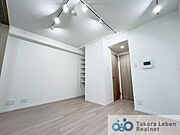 リビングに洗面室・トイレが隣接した、動線の良い間取りです。