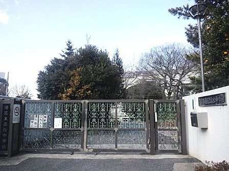 港区立高松中学校 徒歩10分。 760m