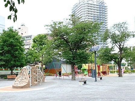 中央区立月島第二児童公園 徒歩9分。 670m