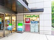 ファミリーマートグローバルフロントタワー店 徒歩3分。 170m