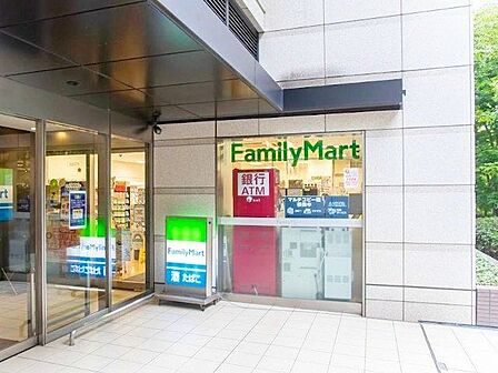 ファミリーマートグローバルフロントタワー店 徒歩3分。 170m