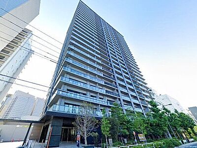 外観:東京モノレール羽田線「天王洲アイル」駅から徒歩約5分。京浜運河沿いに佇む26階建マンション。 外観:東京モノレール羽田線「天王洲アイル」駅から徒歩約5分。京浜運河沿いに佇む26階建マンション。